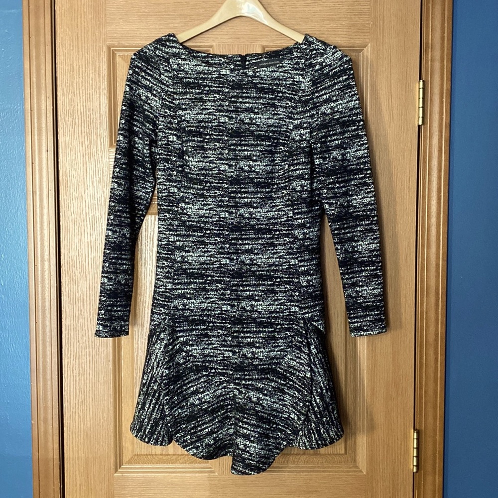Banana Republic Size 4 black and white Long sleeved dress